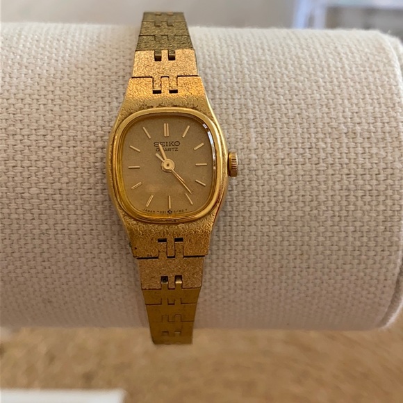 Seiko Accessories - Vintage seiko quartz watch